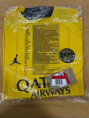 Paris Saint-Germain
Women's Jordan Dri-FIT Pre-Match Football Top NWT Sz. Large